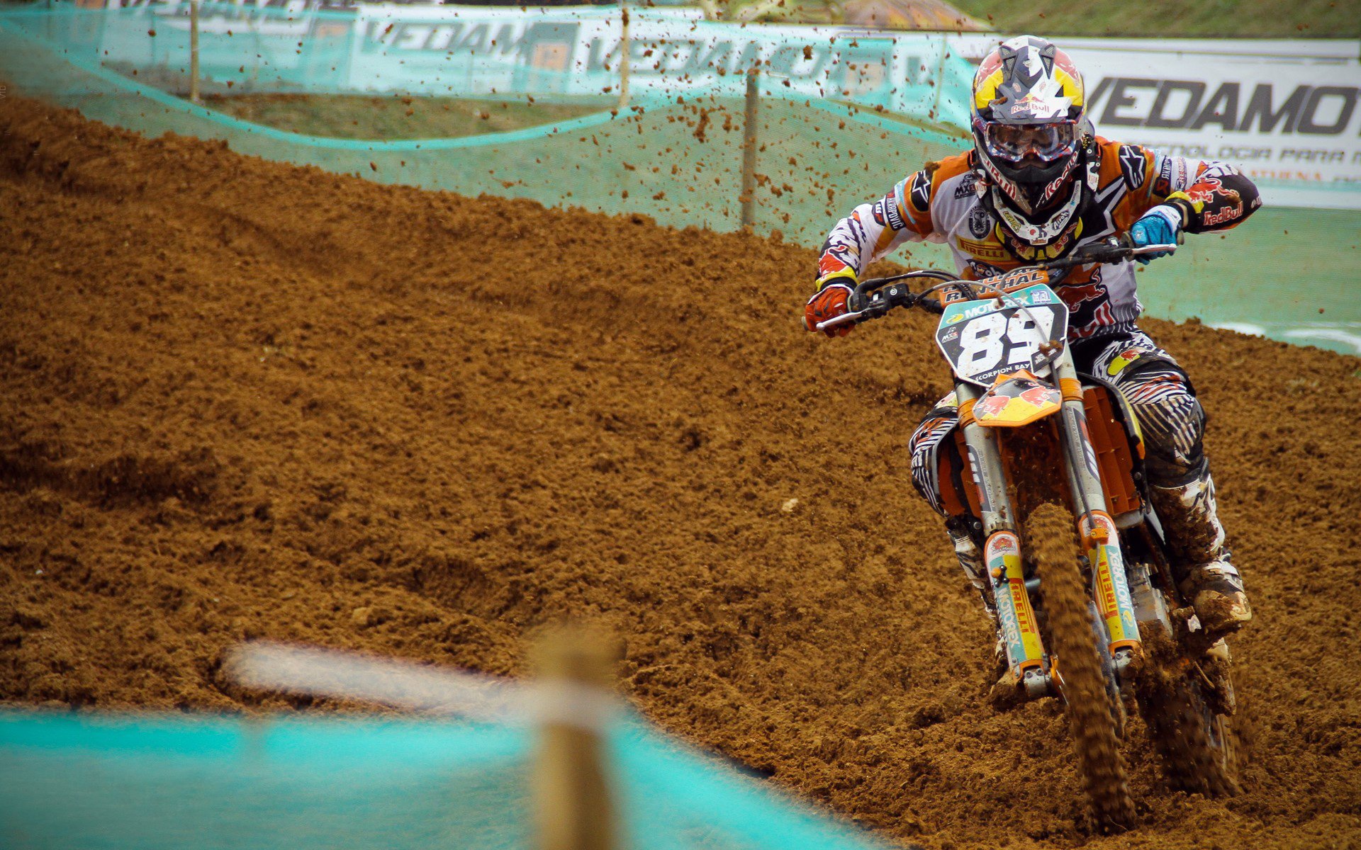 kaiyun体育app-唐卡斯特防线严密，贝尔维球场稳步提升，唐斯贝克